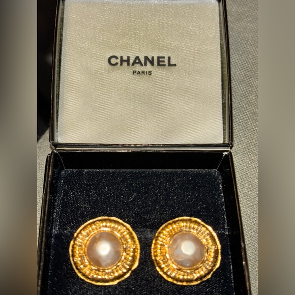 CHANEL Gold and Cream Statement Earrings - Clip on - Picture 10 of 10